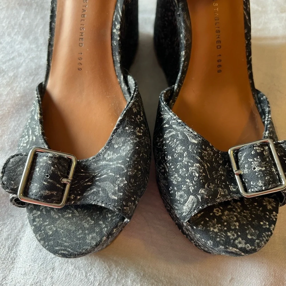 GAP Black Wedge Shoes with Strappy Design